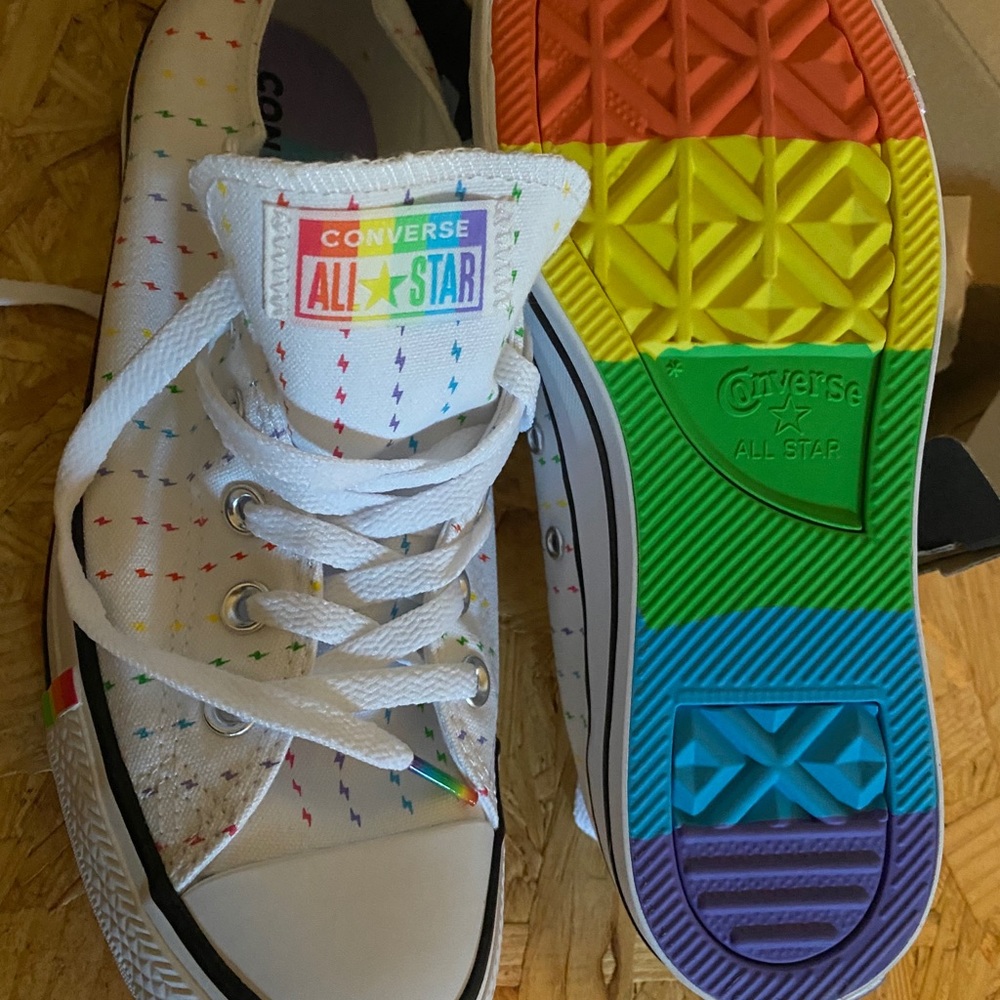 Pride converse